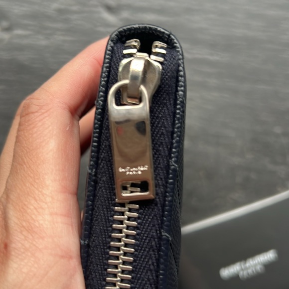 Pre-loved 100% Authentic YSL Navy Zipper Wallet - Picture 3 of 6